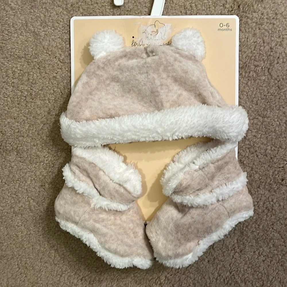 NWT First Impressions Baby Velour Bear Hat and Bootie Set, 0-6mo
